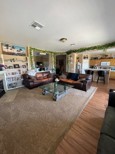 Building Photo - 1002 Calderon Wy