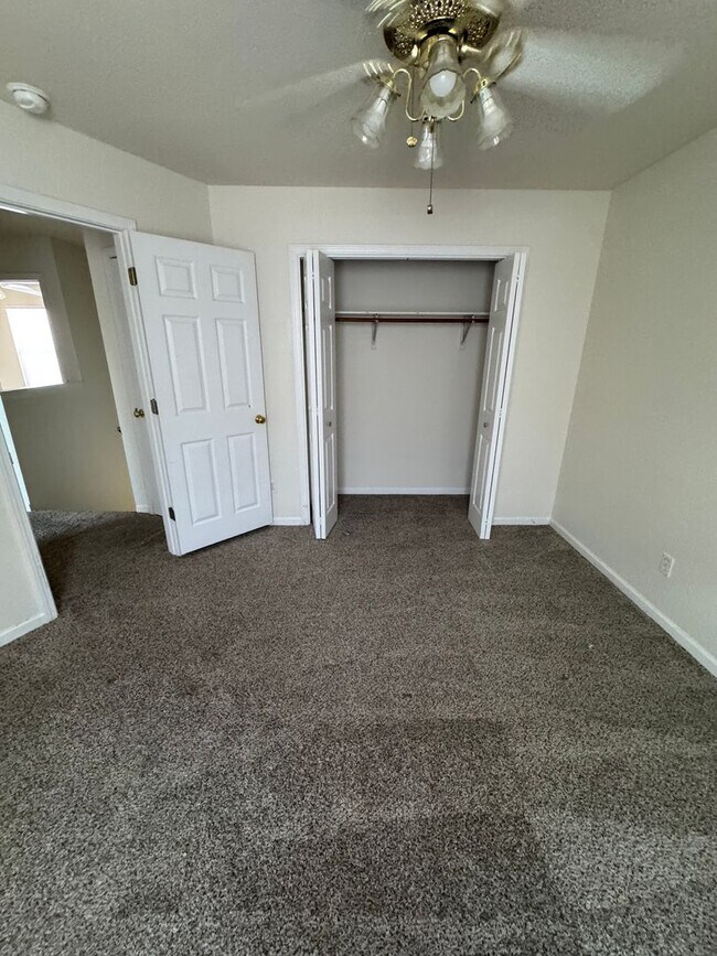 Building Photo - 2681-2683 E Oakbrook Dr