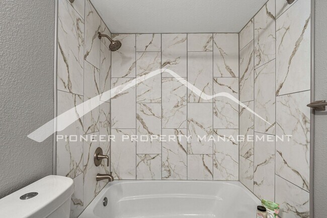 Building Photo - Stylish Updated Studio with Washer/Dryer a...