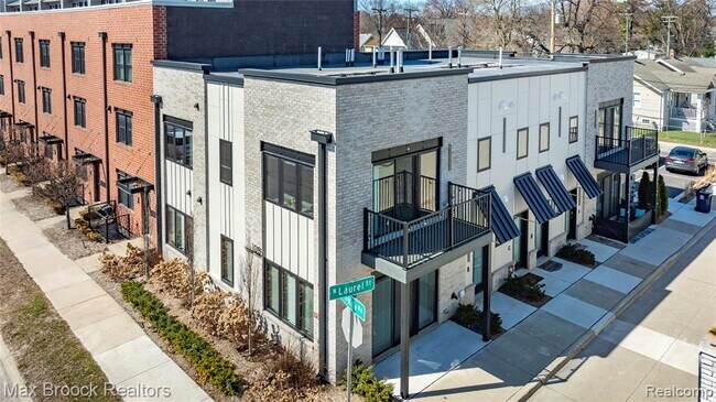 Building Photo - 105 Laurel Ct