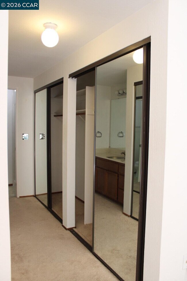 Building Photo - 3614 Stoneglen S