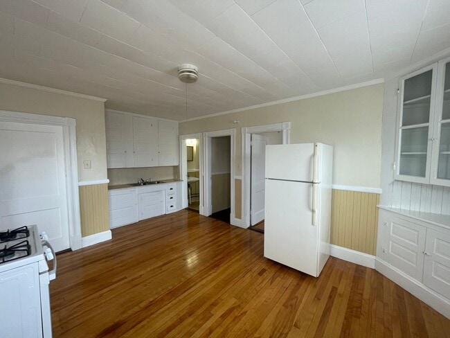 Building Photo - 68 Laval St