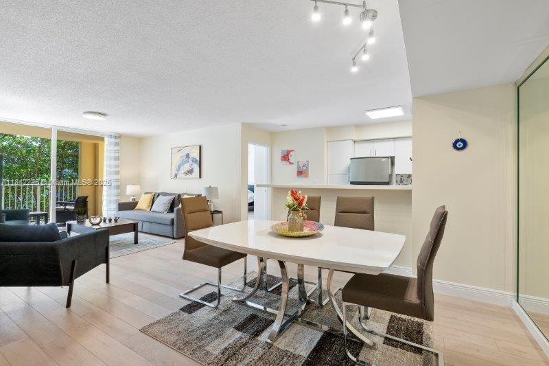 Building Photo - 19999 E Country Club Dr