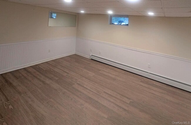 Building Photo - 48 Bayberry Ave