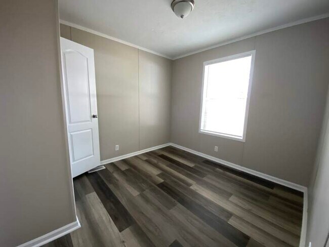 Building Photo - 215 Macon Dr