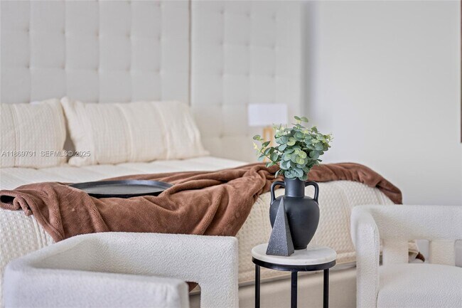 Building Photo - 16901 Collins Ave