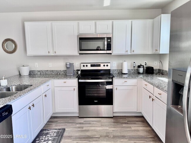 Building Photo - 23 Island Breeze Ln