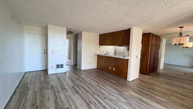 Building Photo - SoCal Serenity Meets Modern Comfort