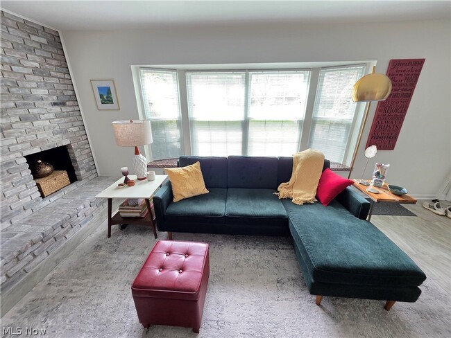 Building Photo - 6995 Carriage Hill Dr