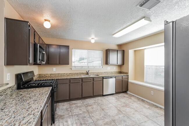 Building Photo - 1711 Meadow Green Dr