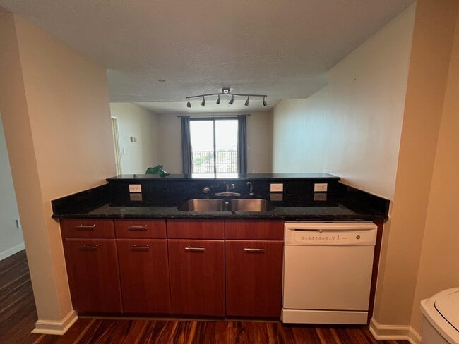 Building Photo - 300 S Duval St