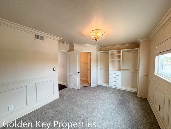Building Photo - Welcome home to this spacious 4-bedroom, 3-bath home located in the Rancho Del Oro Community!