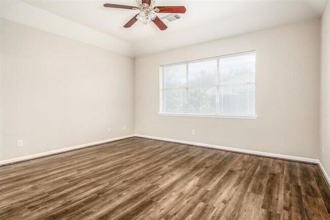 Building Photo - 20719 Medallion Pointe Dr