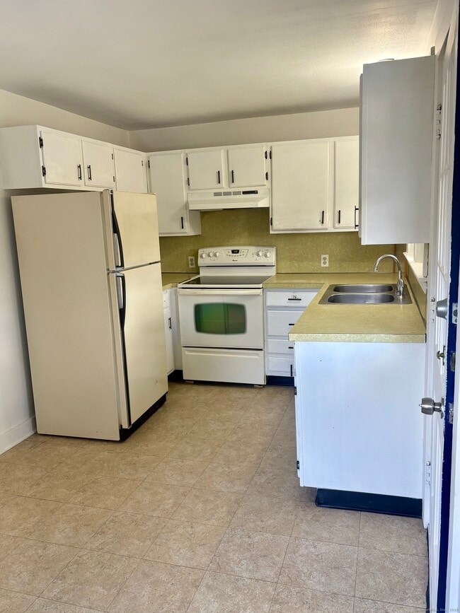 Building Photo - 227 Railroad St