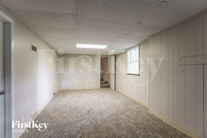 Building Photo - 7923 Maple St