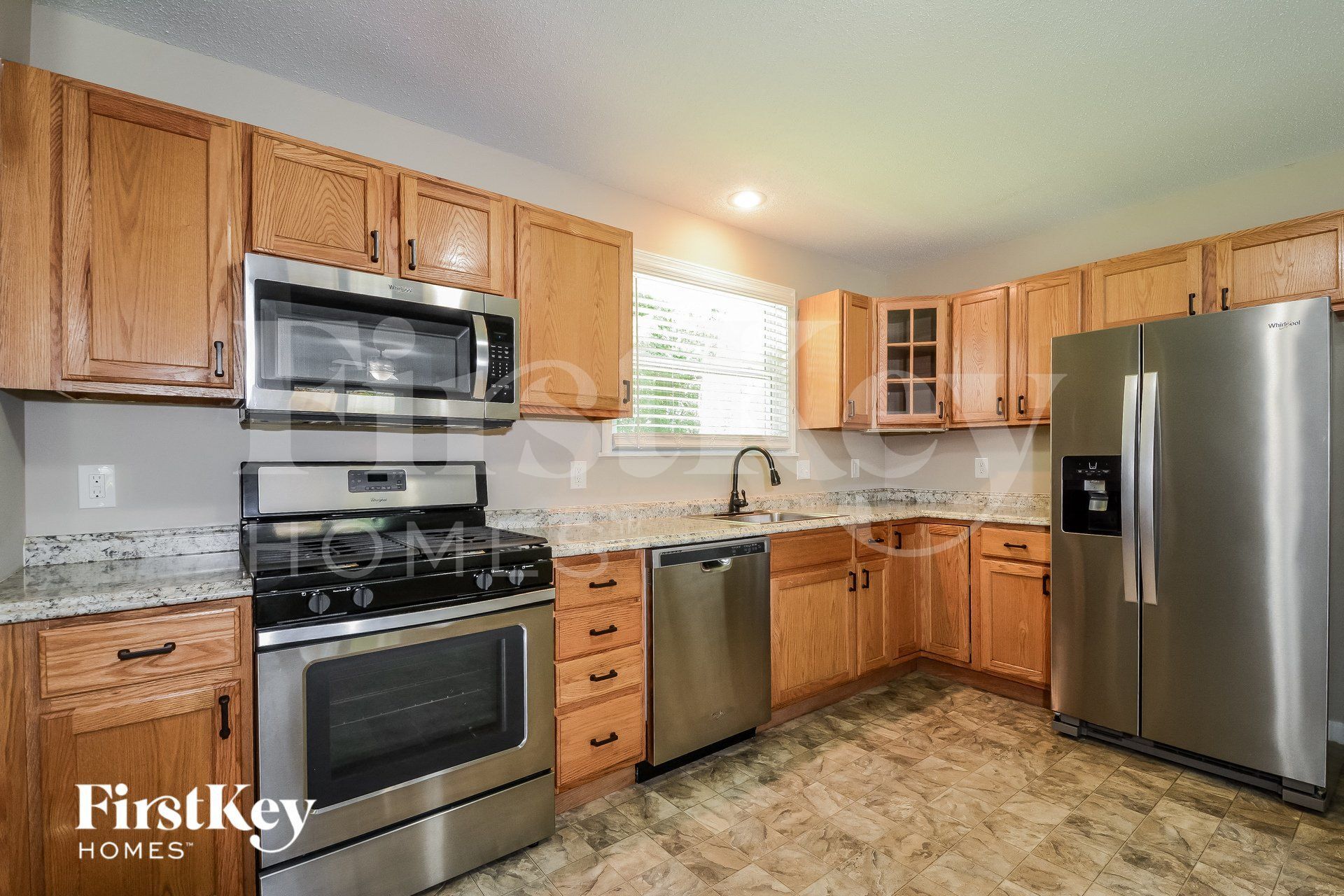 Building Photo - 3 Oak Point Ct