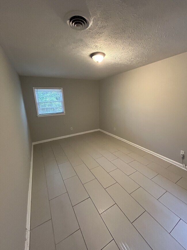 Building Photo - 5125 E Linda Cir