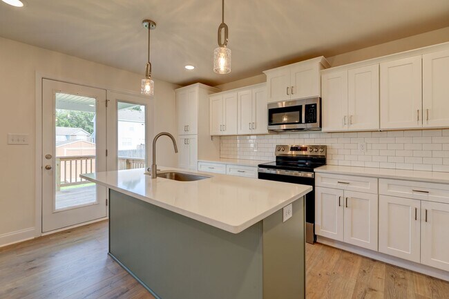 Building Photo - 1385 Harmon Ln
