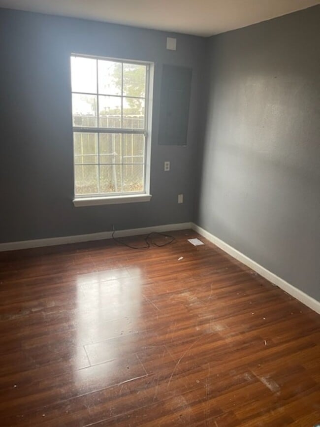 Building Photo - 106 E 75th St