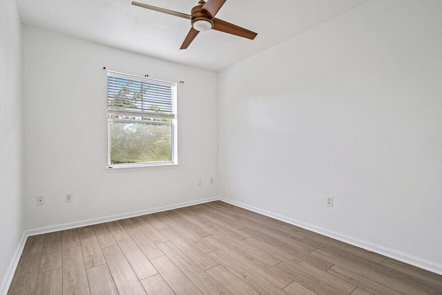 Building Photo - 255 Murcia Dr