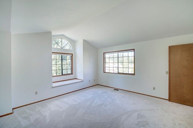 Building Photo - 4Bd/2.5Ba Sammamish Home