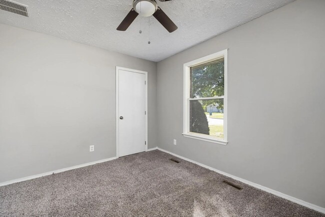 Building Photo - 4 Bed 3 Bath 2 Car Garage -In Ground Pool