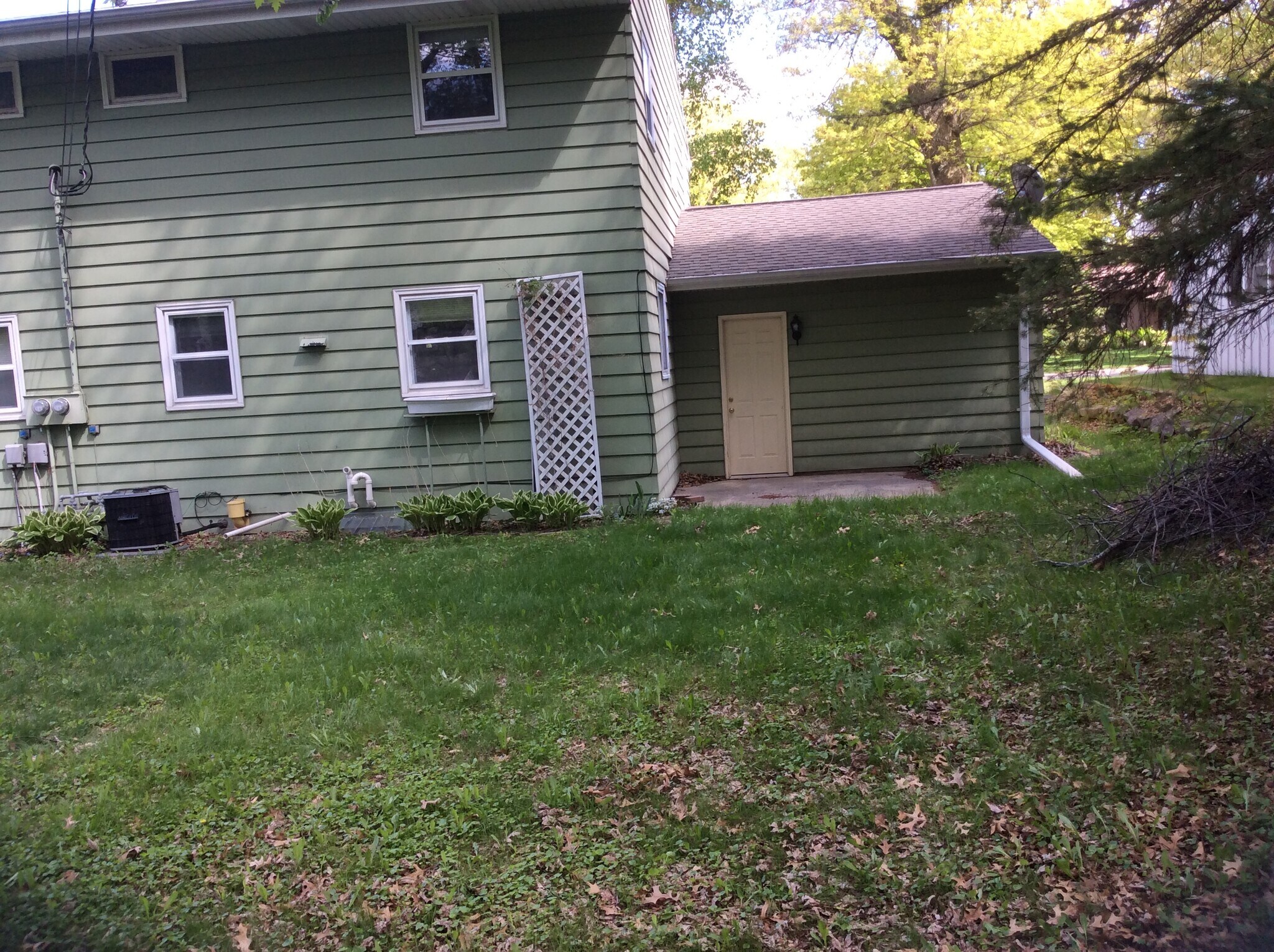 Building Photo - 1400 Katers Dr