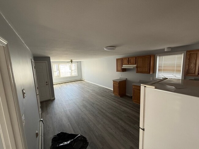 Building Photo - 570 Montgomery St