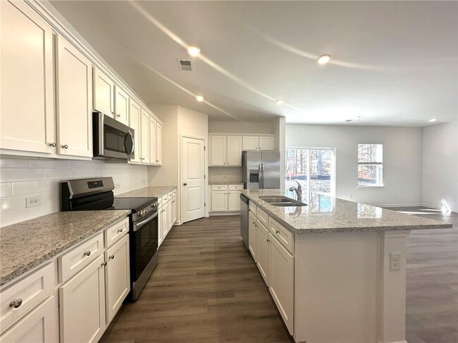 Building Photo - 472 Madison Lakeview Dr