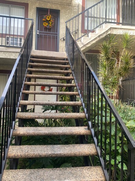 Building Photo - 8800 Cedros Ave