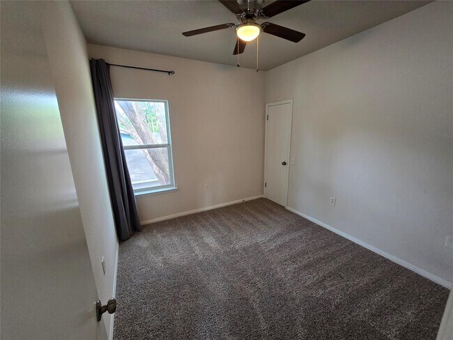 Building Photo - 1604 Singleton Ave