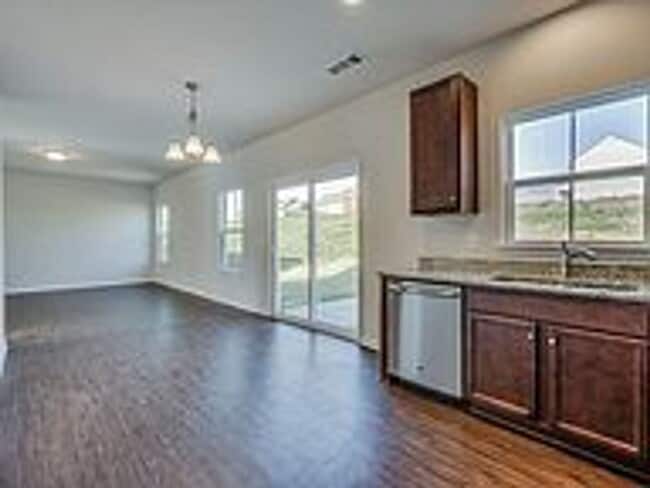 Building Photo - UP TO 2 MONTHS FREE RENT WITH 12 OR 24 MO LEASE!  PET FRIENDLY 4BR w/ Large Fenced Yard – William...