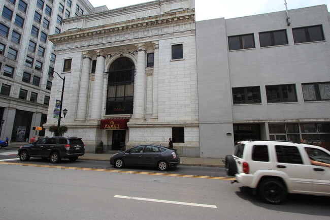 Building Photo - 32 W Market St