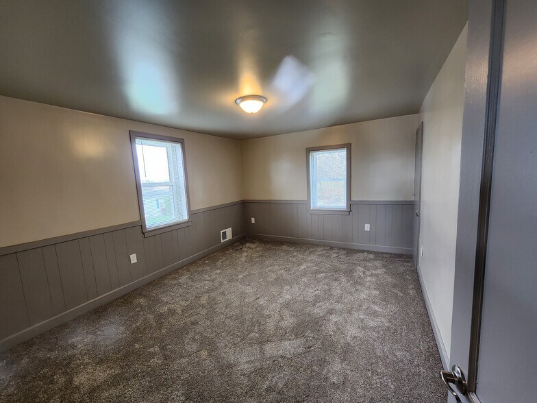 Bed 1 14’3” X 11’5” - 2 Katherine Ave