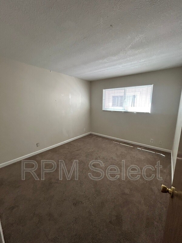 Building Photo - 1320 Kenwal Rd