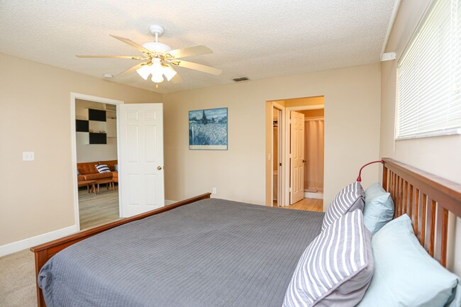Building Photo - **ANNUAL OR SEASONAL RENTAL**