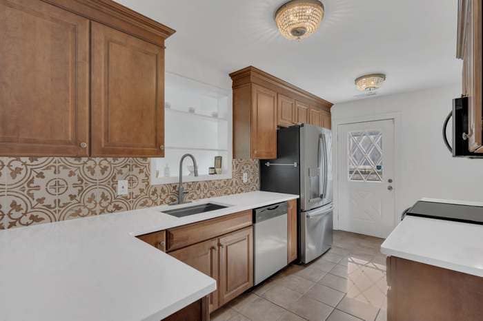 Building Photo - 828 Lemont Dr