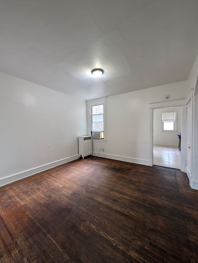 Building Photo - Now Showing!