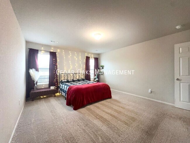 Building Photo - 2389 Wyandotte Ave