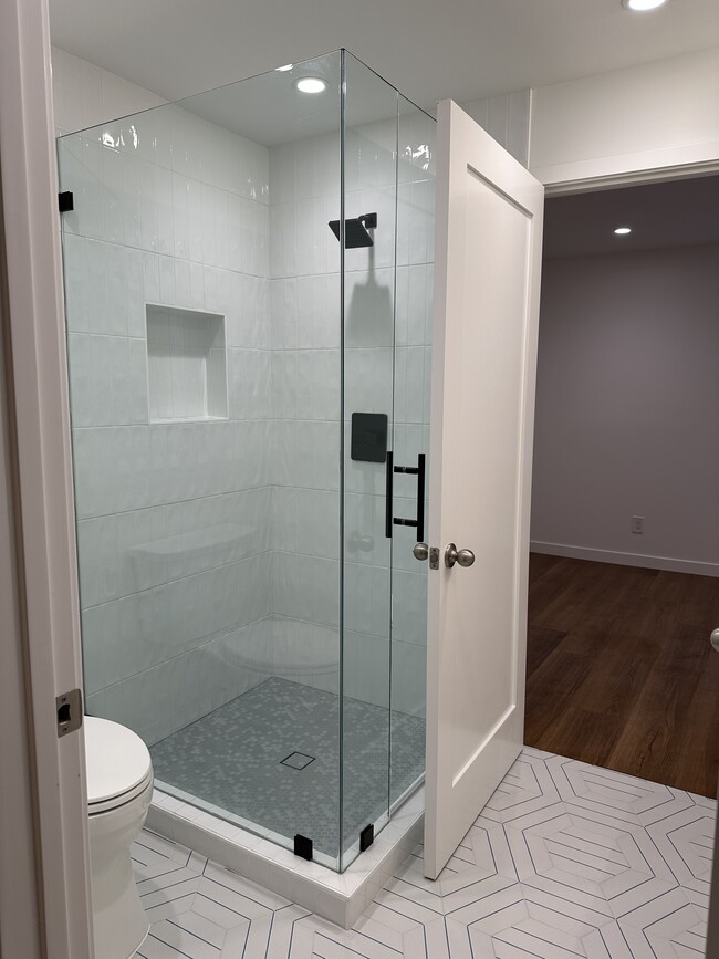 Building Photo - 4018 Prospect Ave