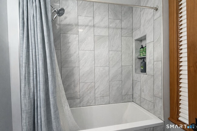 Building Photo - 52 Sherman St