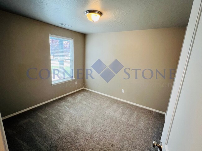 Building Photo - Great Home on Corner Lot!