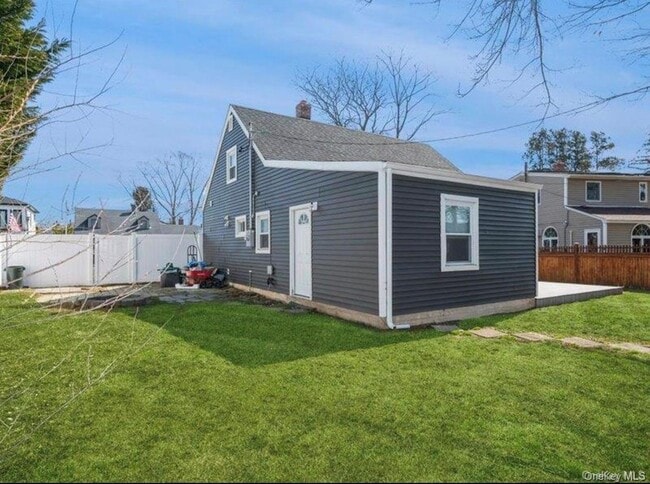 Building Photo - 8 Crabtree Ln