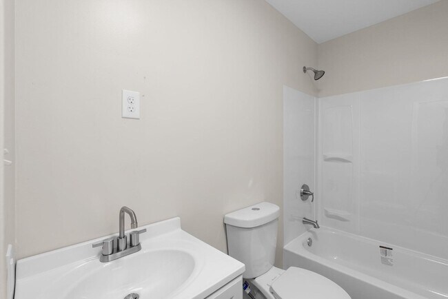 Building Photo - 2021 E Baltimore St