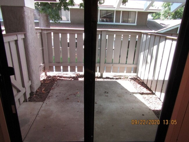 Building Photo - Updated Knollwood Meadows Two Story Condo ...
