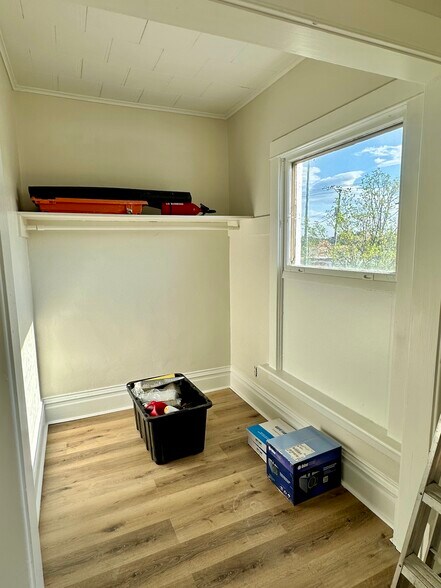 Building Photo - 424 N Parker Dr