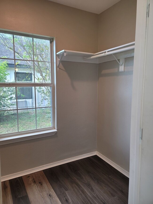 Building Photo - 4/2/2 TOTALLY renovated home