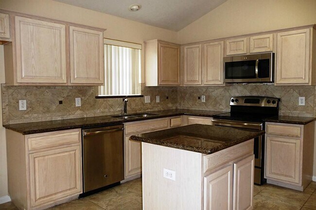 Building Photo - 211 Hartwood Ct