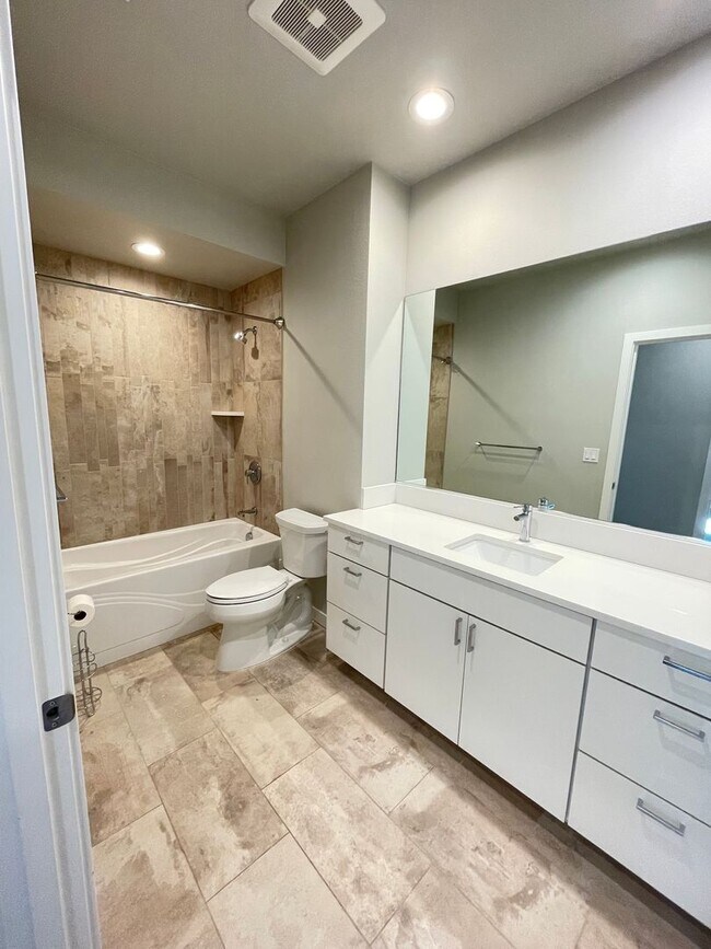 Building Photo - Flexible Living in North Ellensburg