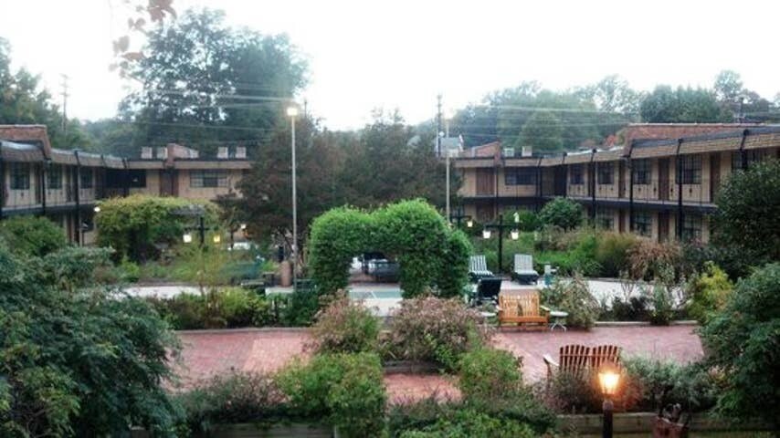 Building Photo - 807 W Trinity Ave